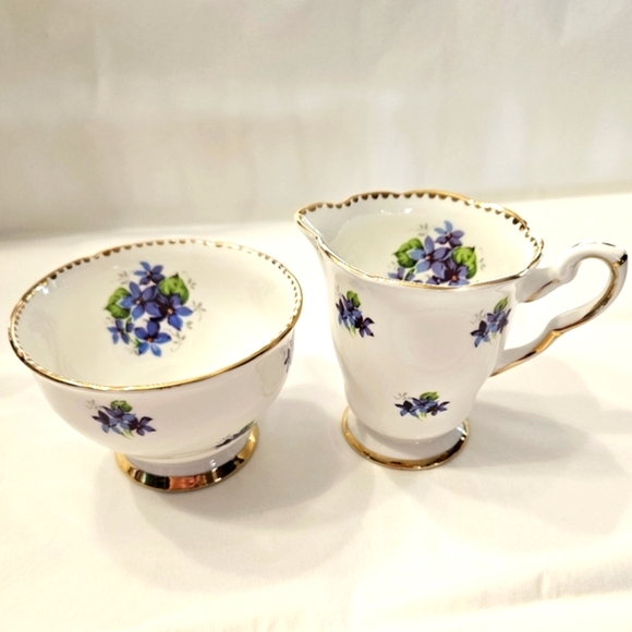 Royal Stafford "Sweet Violets" cream and sugar. - Picture 1 of 13